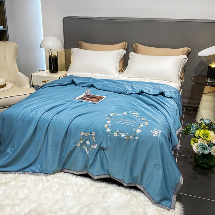 91家纺网 家纺一手货源 找家纺 吾秀 2022新款柔赛丝刺绣夏被-洛丽丝 洛丽丝-蓝