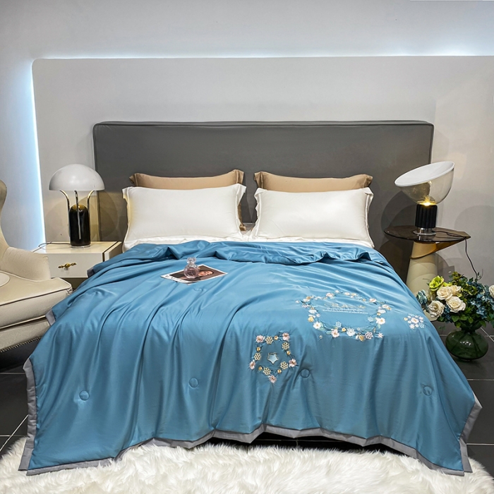 91家纺网 家纺一手货源 找家纺 吾秀 2022新款柔赛丝刺绣夏被-洛丽丝 洛丽丝-蓝