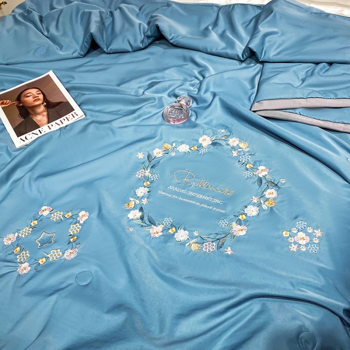 91家纺网 家纺一手货源 找家纺 吾秀 2022新款柔赛丝刺绣夏被-洛丽丝 洛丽丝-蓝