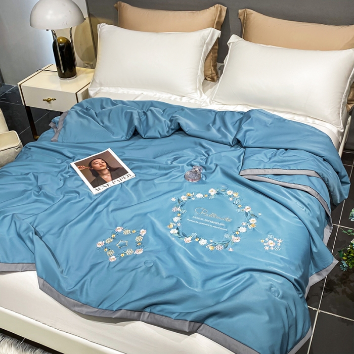 91家纺网 家纺一手货源 找家纺 吾秀 2022新款柔赛丝刺绣夏被-洛丽丝 洛丽丝-蓝