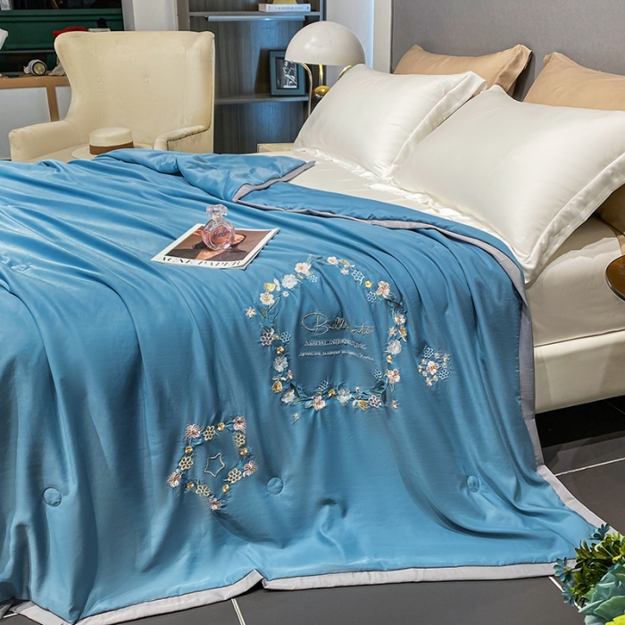 91家纺网 家纺一手货源 找家纺 吾秀 2022新款柔赛丝刺绣夏被-洛丽丝 洛丽丝-蓝
