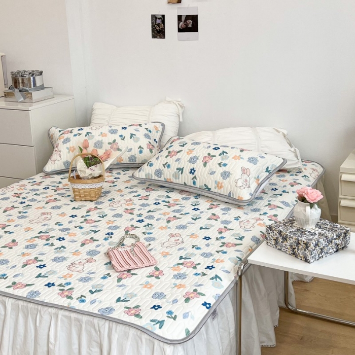 91家纺网 家纺一手货源 找家纺 昔可 2022新款圆网乳胶凉席 夏日碎花萌萌兔