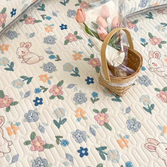 91家纺网 家纺一手货源 找家纺 昔可 2022新款圆网乳胶凉席 夏日碎花萌萌兔