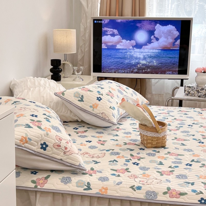 91家纺网 家纺一手货源 找家纺 昔可 2022新款圆网乳胶凉席 夏日碎花萌萌兔