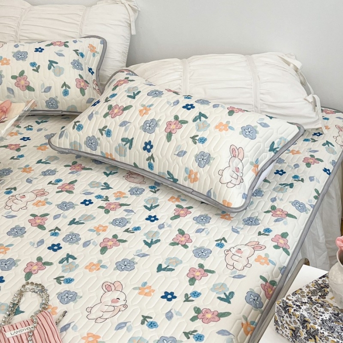 91家纺网 家纺一手货源 找家纺 昔可 2022新款圆网乳胶凉席 夏日碎花萌萌兔