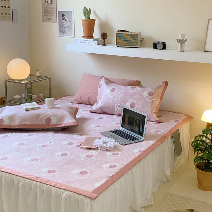 91家纺网 家纺一手货源 找家纺 昔可 2022新款900D数码印花冰藤养生席 粉花花兔