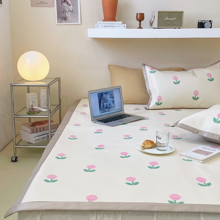 91家纺网 家纺一手货源 找家纺 昔可 2022新款900D数码印花冰藤养生席 粉嫩小郁金