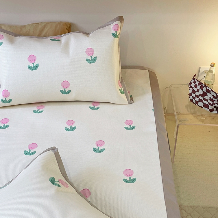 91家纺网 家纺一手货源 找家纺 昔可 2022新款900D数码印花冰藤养生席 粉嫩小郁金