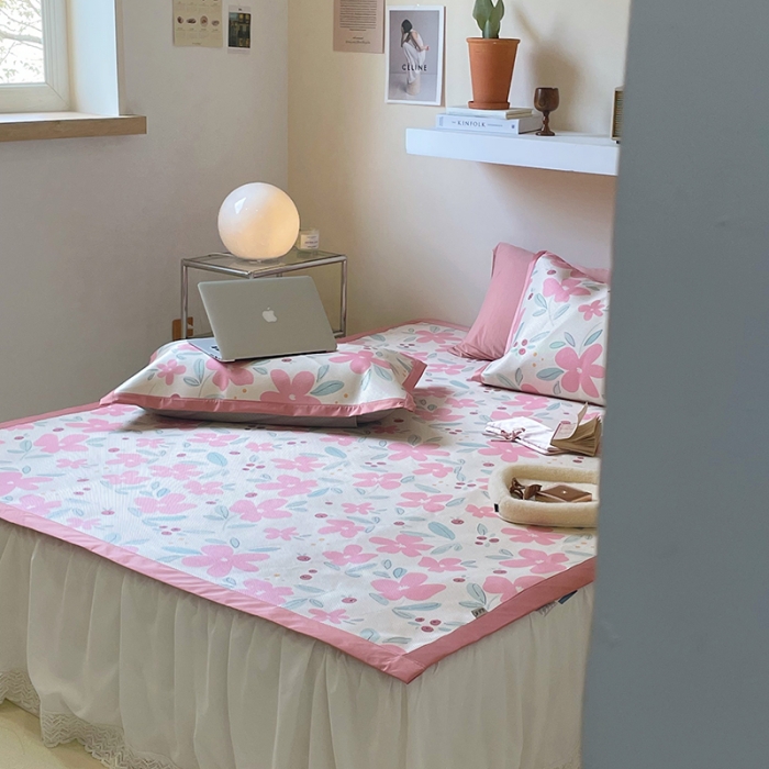 91家纺网 家纺一手货源 找家纺 昔可 2022新款900D数码印花冰藤养生席 粉色果实花