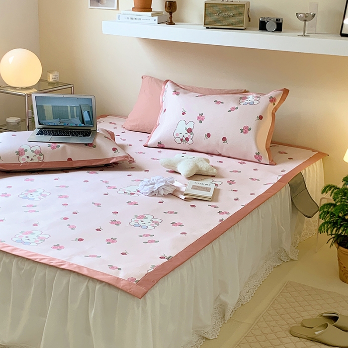 91家纺网 家纺一手货源 找家纺 昔可 2022新款900D数码印花冰藤养生席 玫瑰兔