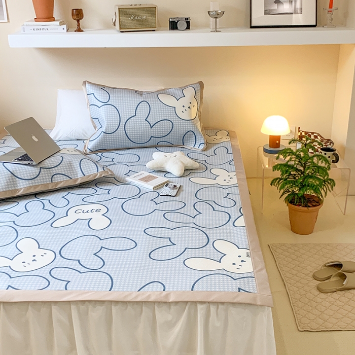 91家纺网 家纺一手货源 找家纺 昔可 2022新款900D数码印花冰藤养生席 千鸟格兔