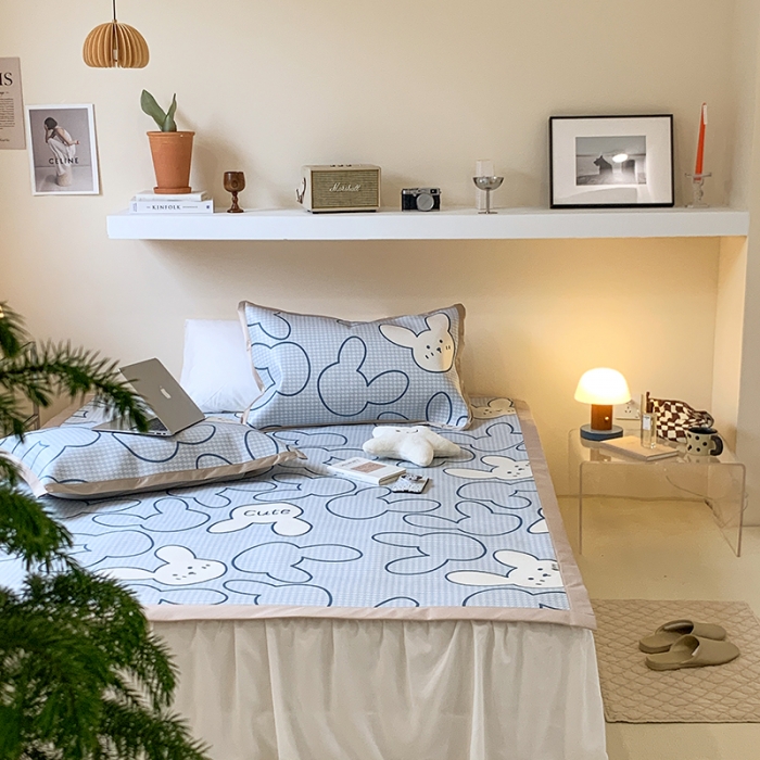 91家纺网 家纺一手货源 找家纺 昔可 2022新款900D数码印花冰藤养生席 千鸟格兔