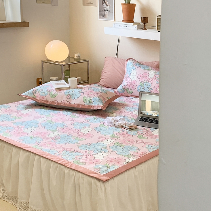 91家纺网 家纺一手货源 找家纺 昔可 2022新款900D数码印花冰藤养生席 樱花兔