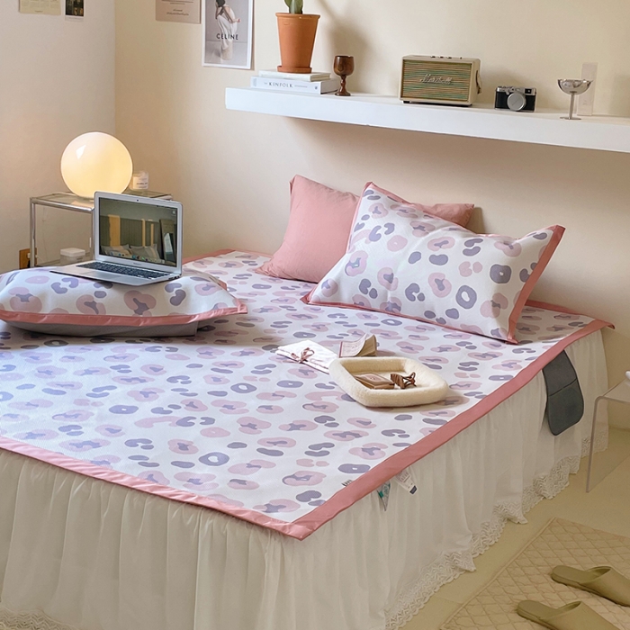 91家纺网 家纺一手货源 找家纺 昔可 2022新款900D数码印花冰藤养生席 紫色豹纹