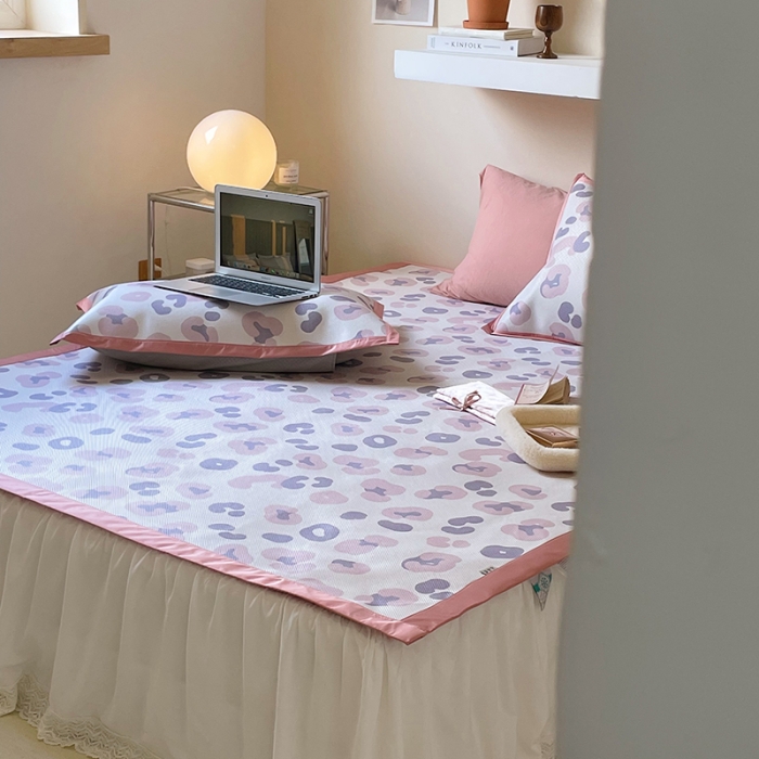 91家纺网 家纺一手货源 找家纺 昔可 2022新款900D数码印花冰藤养生席 紫色豹纹