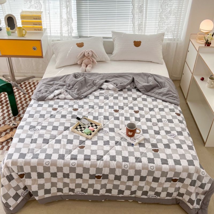 91家纺网 家纺一手货源 找家纺 昔可 2022新款水洗亲肤夏被子被芯 灰色小格熊