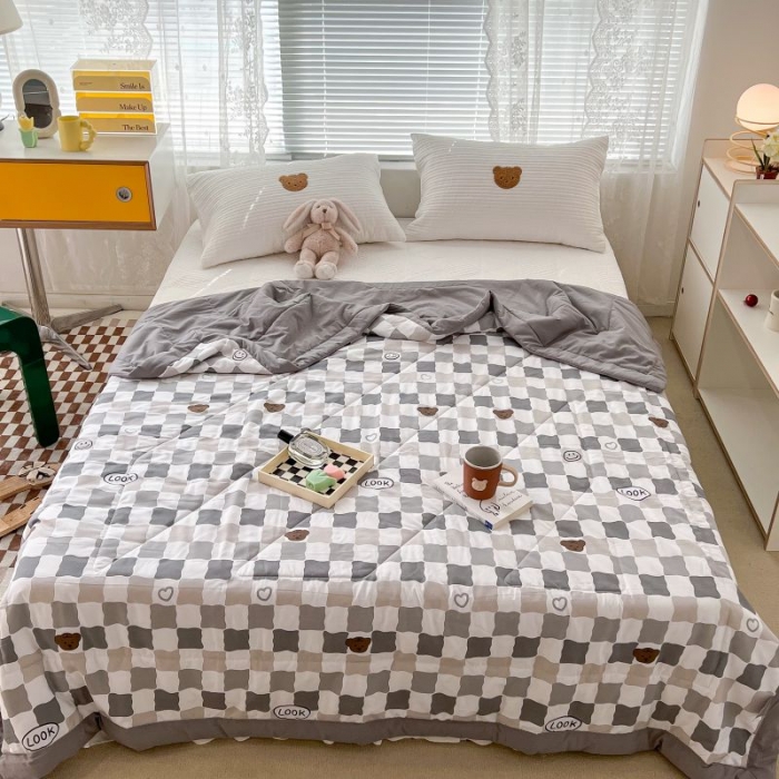 91家纺网 家纺一手货源 找家纺 昔可 2022新款水洗亲肤夏被子被芯 灰色小格熊