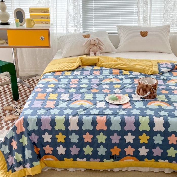 91家纺网 家纺一手货源 找家纺 昔可 2022新款水洗亲肤夏被子被芯 蓝底彩虹熊