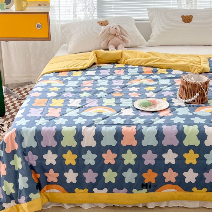 91家纺网 家纺一手货源 找家纺 昔可 2022新款水洗亲肤夏被子被芯 蓝底彩虹熊