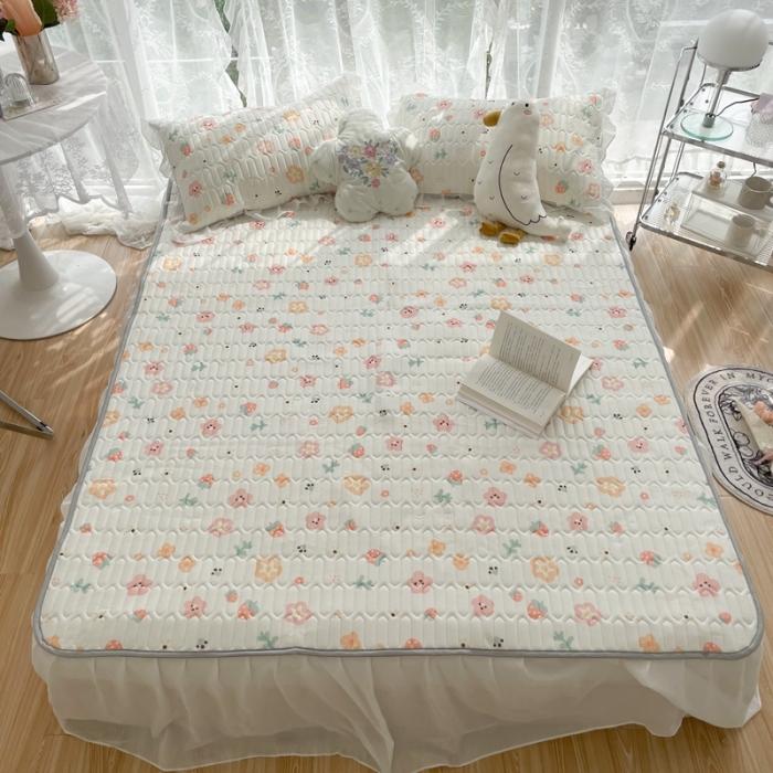 91家纺网 家纺一手货源 找家纺 慕尚 2022新款凉感丝床裙款乳胶凉席 玛奇朵