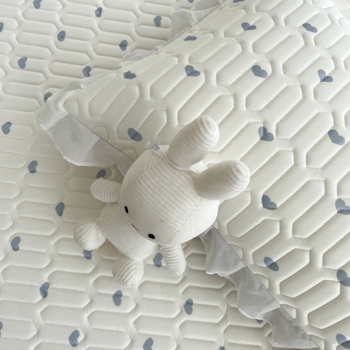 91家纺网 家纺一手货源 找家纺 慕尚 2022新款凉感丝床裙款乳胶凉席 浓浓爱