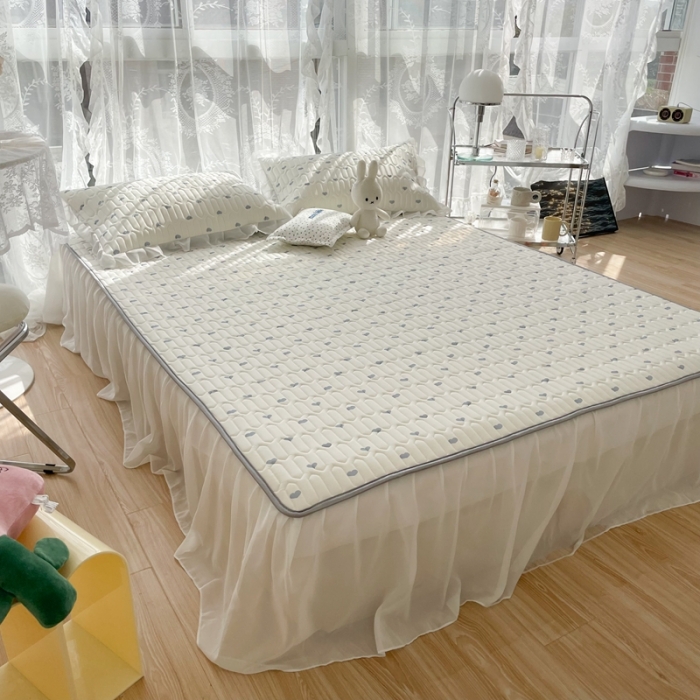 91家纺网 家纺一手货源 找家纺 慕尚 2022新款凉感丝床裙款乳胶凉席 浓浓爱