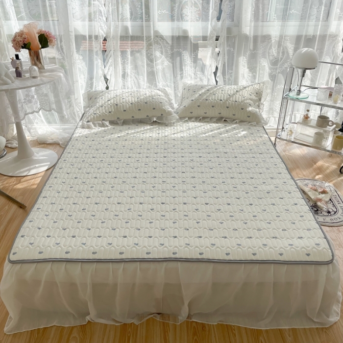 91家纺网 家纺一手货源 找家纺 慕尚 2022新款凉感丝床裙款乳胶凉席 浓浓爱