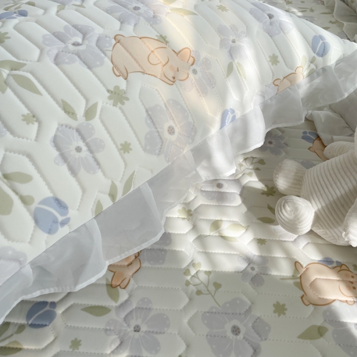 91家纺网 家纺一手货源 找家纺 慕尚 2022新款凉感丝床裙款乳胶凉席 田园小兔