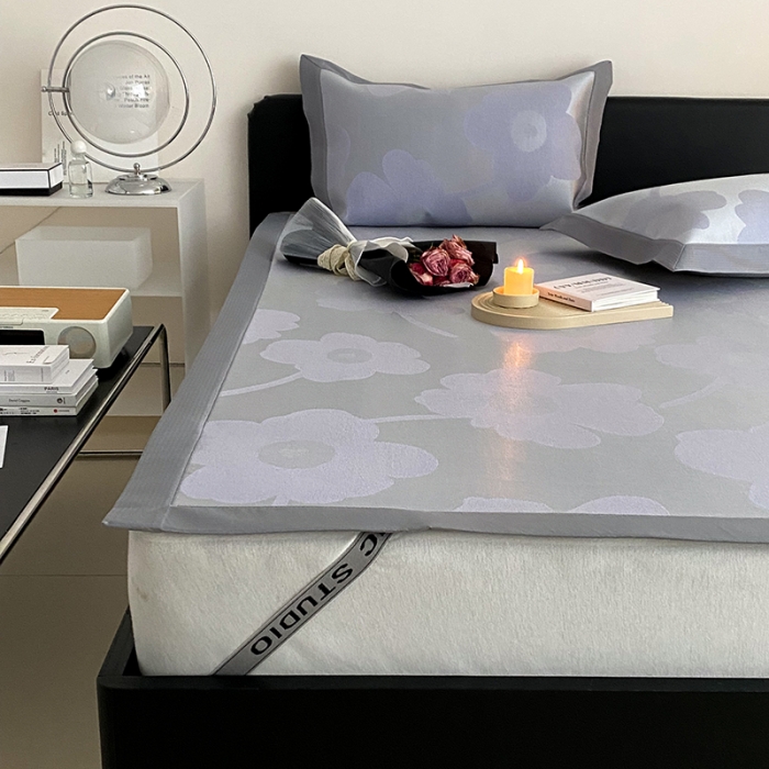 91家纺网 家纺一手货源 找家纺 昔可 2022新款900D水洗提花养生凉席 复古大花-紫