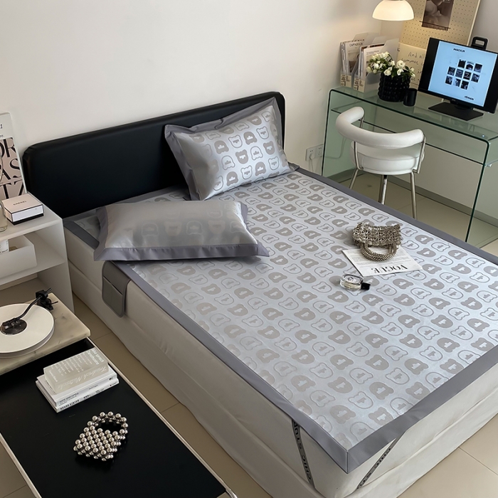 91家纺网 家纺一手货源 找家纺 昔可 2022新款900D水洗提花养生凉席 酷酷熊-咖