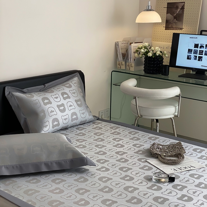 91家纺网 家纺一手货源 找家纺 昔可 2022新款900D水洗提花养生凉席 酷酷熊-咖