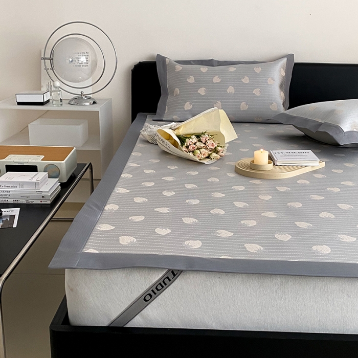 91家纺网 家纺一手货源 找家纺 昔可 2022新款900D水洗提花养生凉席 日系草莓