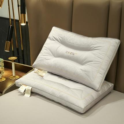 91家纺网 家纺一手货源 找家纺 (总) 赛格时代家居 生物基大米羽丝绒枕 舒适 定型绣花枕芯