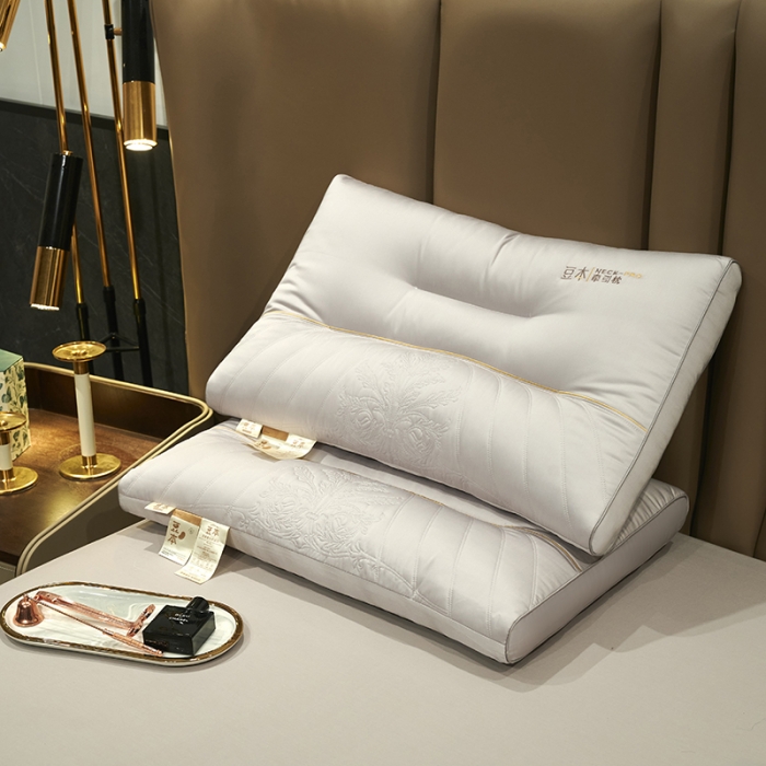 91家纺网 家纺一手货源 找家纺 赛格时代家居 豆本牵引羽丝绒枕 -半绣 枕芯