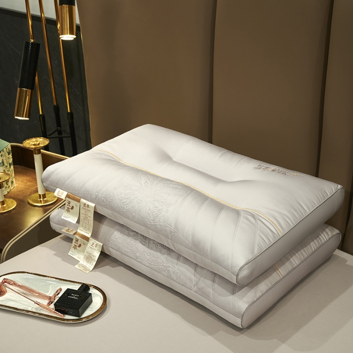 91家纺网 家纺一手货源 找家纺 赛格时代家居 豆本牵引羽丝绒枕 -半绣 枕芯