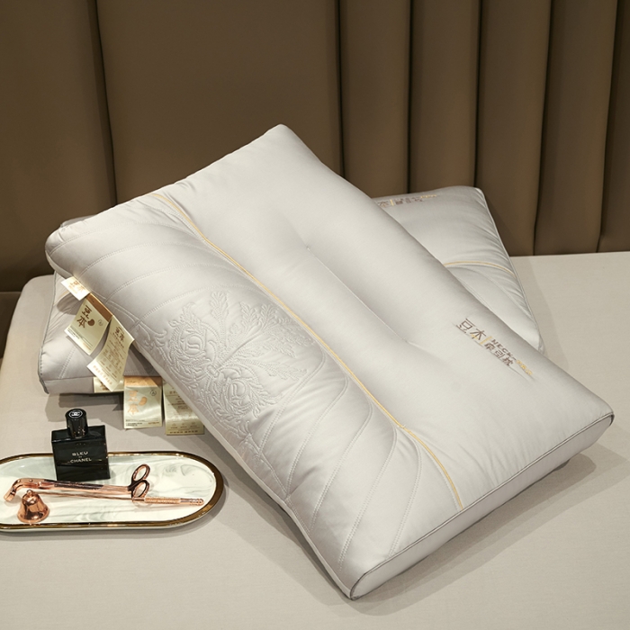 91家纺网 家纺一手货源 找家纺 赛格时代家居 豆本牵引羽丝绒枕 -半绣 枕芯