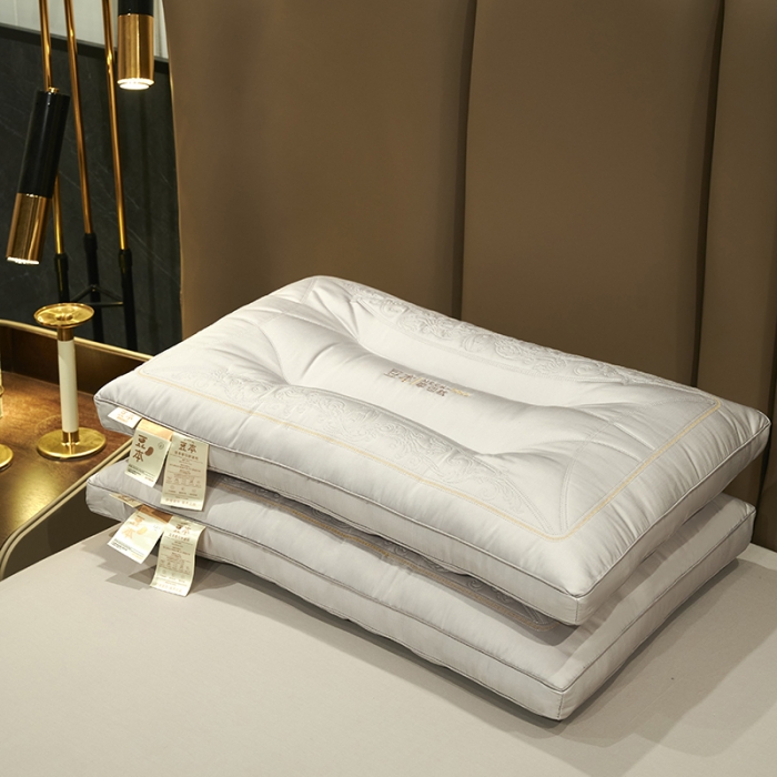 91家纺网 家纺一手货源 找家纺 赛格时代家居 豆本牵引羽丝绒枕 -满绣 枕芯