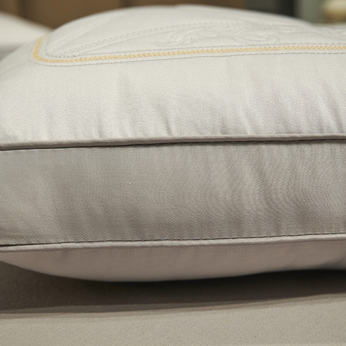 91家纺网 家纺一手货源 找家纺 赛格时代家居 豆本牵引羽丝绒枕 -满绣 枕芯