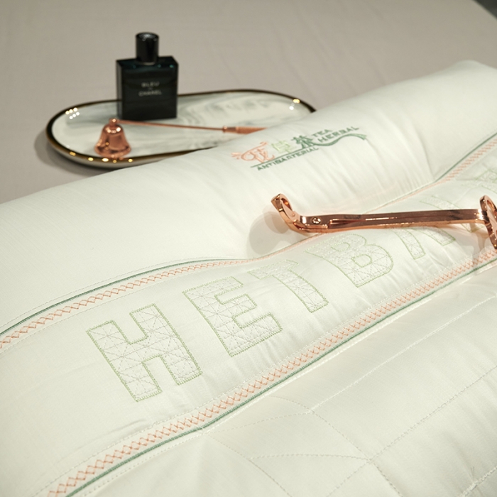 91家纺网 家纺一手货源 找家纺 赛格时代家居 花草茶 养生枕 定型羽丝绒枕 枕芯