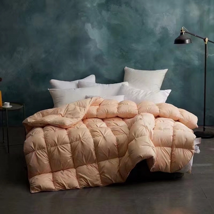 91家纺网 家纺一手货源 找家纺 金麦家纺 2022新款水洗白鹅绒扭花款羽绒被（可定制） 土豪金