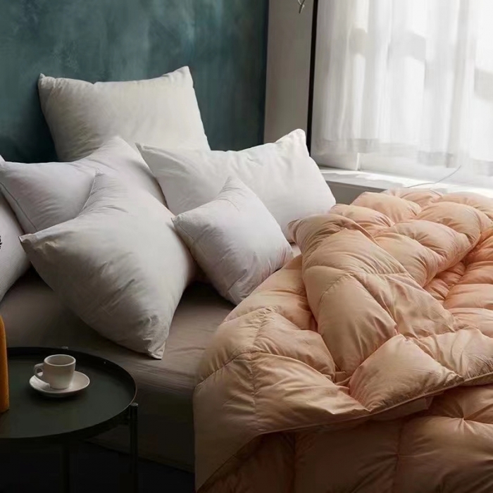 91家纺网 家纺一手货源 找家纺 金麦家纺 2022新款水洗白鹅绒扭花款羽绒被（可定制） 土豪金