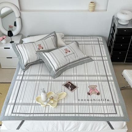 91家纺网 家纺一手货源 找家纺 昔可 2022新款大版数码水洗冰沐丝凉席 可可熊蓝