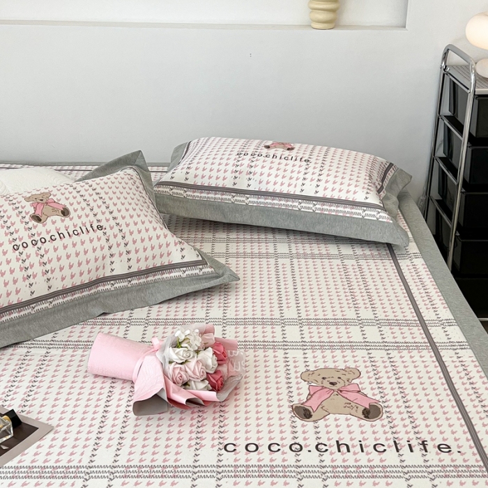 91家纺网 家纺一手货源 找家纺 昔可 2022新款大版数码水洗冰沐丝凉席 可可熊粉