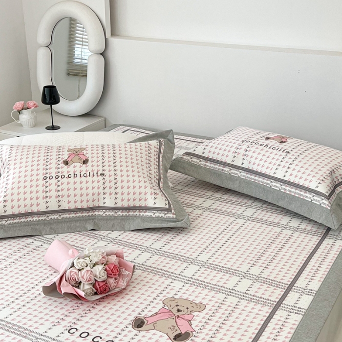 91家纺网 家纺一手货源 找家纺 昔可 2022新款大版数码水洗冰沐丝凉席 可可熊粉