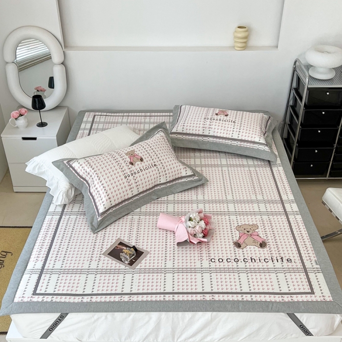 91家纺网 家纺一手货源 找家纺 昔可 2022新款大版数码水洗冰沐丝凉席 可可熊粉