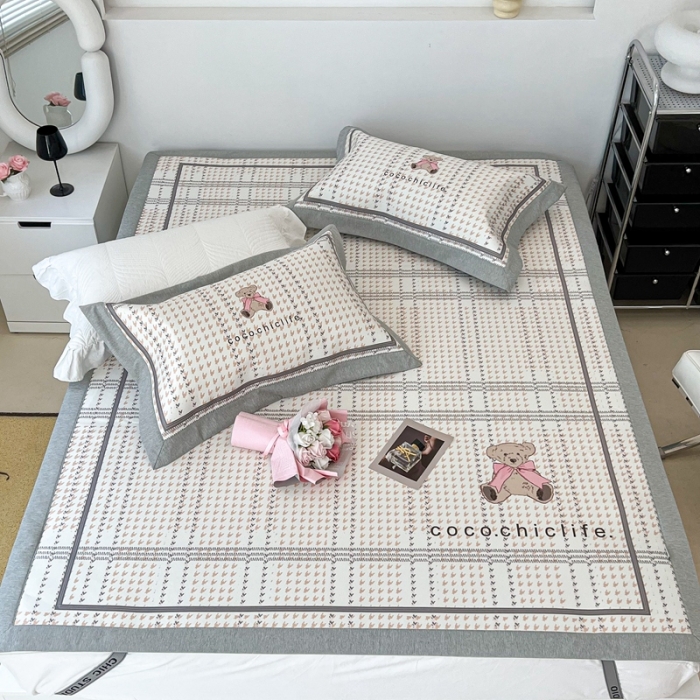 91家纺网 家纺一手货源 找家纺 昔可 2022新款大版数码水洗冰沐丝凉席 可可熊米