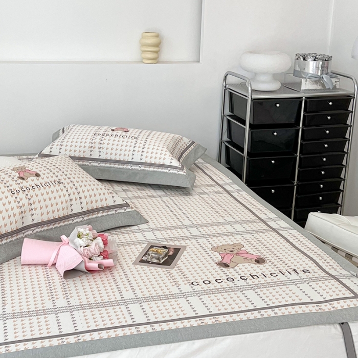 91家纺网 家纺一手货源 找家纺 昔可 2022新款大版数码水洗冰沐丝凉席 可可熊米