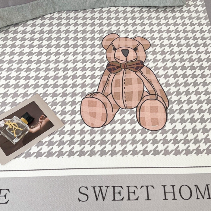 91家纺网 家纺一手货源 找家纺 昔可 2022新款大版数码水洗冰沐丝凉席 酷酷千鸟格纹熊