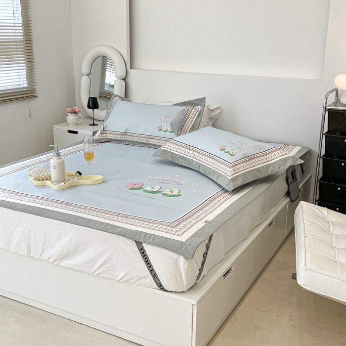 91家纺网 家纺一手货源 找家纺 昔可 2022新款大版数码水洗冰沐丝凉席 铃兰季节蓝