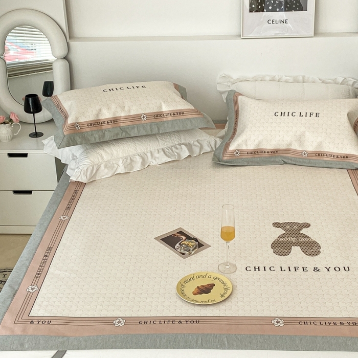 91家纺网 家纺一手货源 找家纺 昔可 2022新款大版数码水洗冰沐丝凉席 千鸟格纹熊